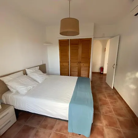 Con Piscina Privada Y Gran Jardín