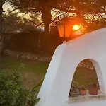 Con Piscina Privada Y Gran Jardin