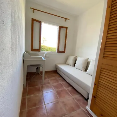 Con Piscina Privada Y Gran Jardin *